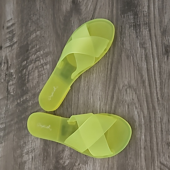 QUPID NEON YELLOW JELLY SANDAL SLIDES 6 - Picture 5 of 6